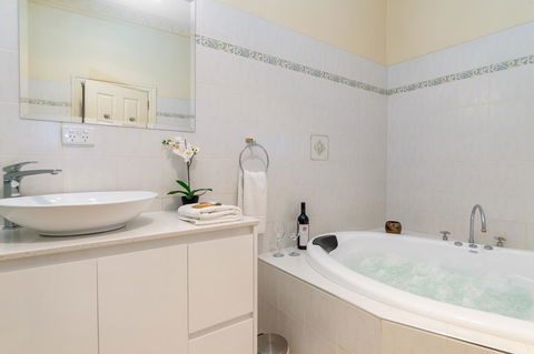 Barossa Vineyard Cottages - Northern Rivers Accommodation 13