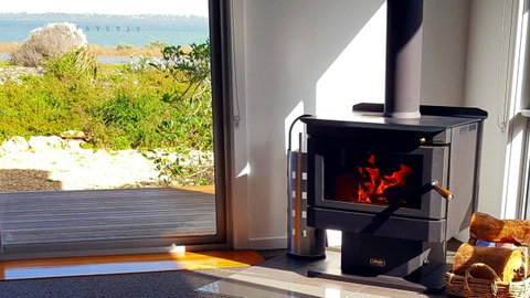 Coorong Waterfront Retreat - Northern Rivers Accommodation 1