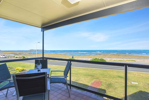Franklin Beachfront Apartments - Northern Rivers Accommodation 10