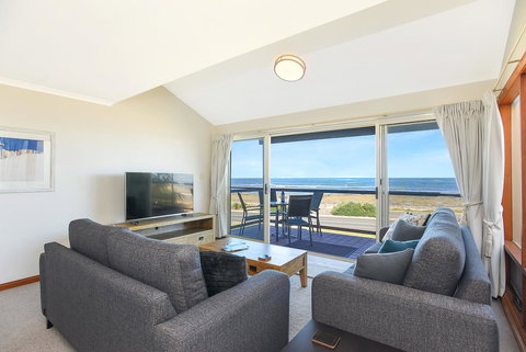 Franklin Beachfront Apartments - Northern Rivers Accommodation 3