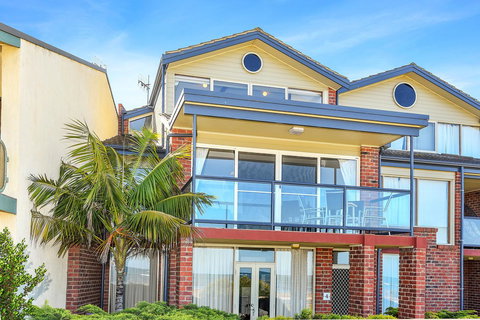 Franklin Beachfront Apartments - Northern Rivers Accommodation 2