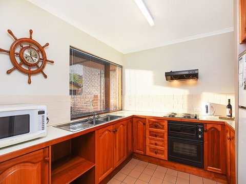 Franklin Beachfront Apartments - Northern Rivers Accommodation 9