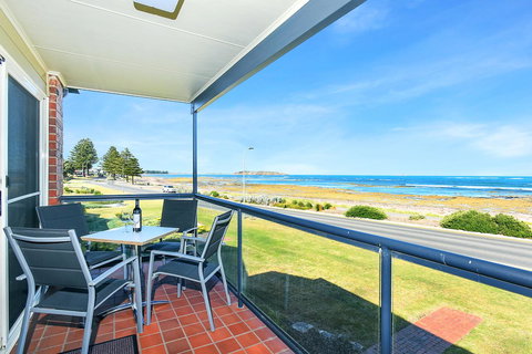 Franklin Beachfront Apartments - Northern Rivers Accommodation 1