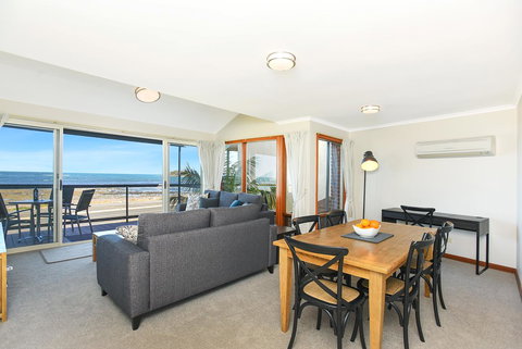 Franklin Beachfront Apartments - Northern Rivers Accommodation 5