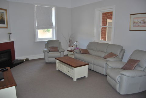 Jacaranda Cottage - Northern Rivers Accommodation 6