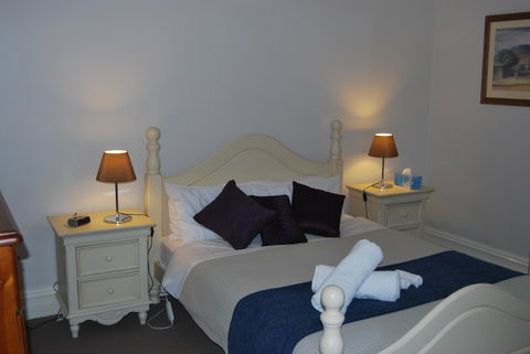 Jacaranda Cottage - Northern Rivers Accommodation 4