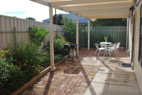 Jacaranda Cottage - Northern Rivers Accommodation 5