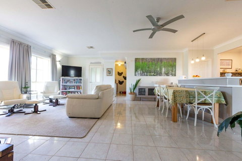 Angaston House - Northern Rivers Accommodation 1