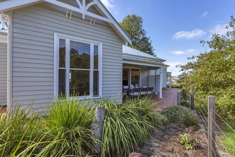 Grandview Accommodation - The Elm Tree Apartments - Northern Rivers Accommodation 24