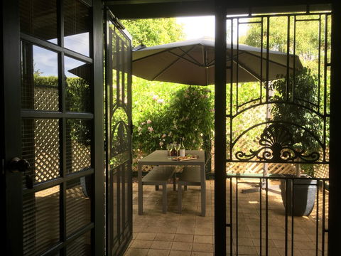 Wine And Roses Bed And Breakfast - Northern Rivers Accommodation 4