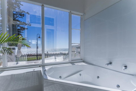 Seawall Apartments - Northern Rivers Accommodation 4