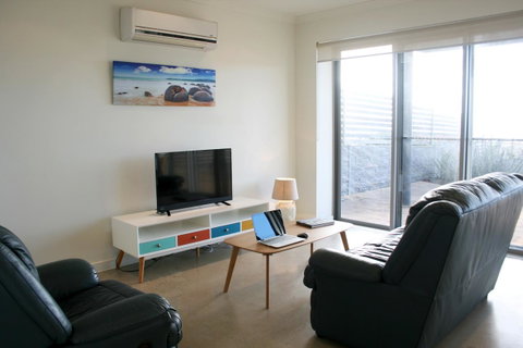 Penneshaw Oceanview Apartments - Northern Rivers Accommodation 11