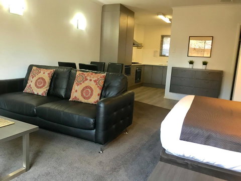 Adelaide DressCircle Apartments - Archer Street - Northern Rivers Accommodation 2