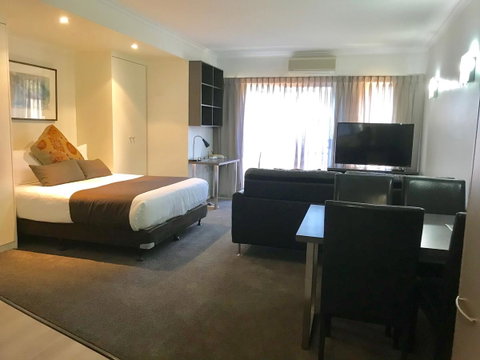 Adelaide DressCircle Apartments - Archer Street - Northern Rivers Accommodation 4