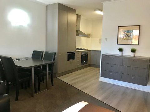 Adelaide DressCircle Apartments - Archer Street - Northern Rivers Accommodation 5