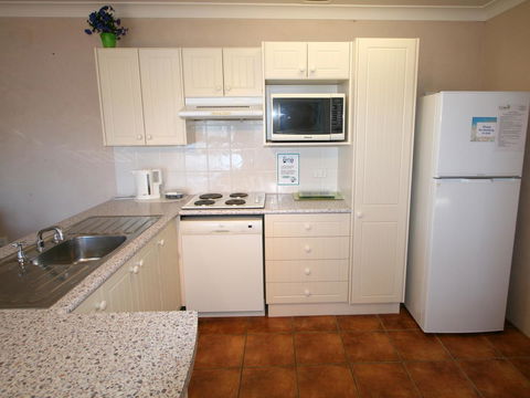 Lake Edge Apartments - Northern Rivers Accommodation 6
