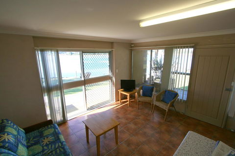 Lake Edge Apartments - Northern Rivers Accommodation 10