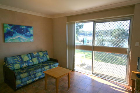 Lake Edge Apartments - Northern Rivers Accommodation 11