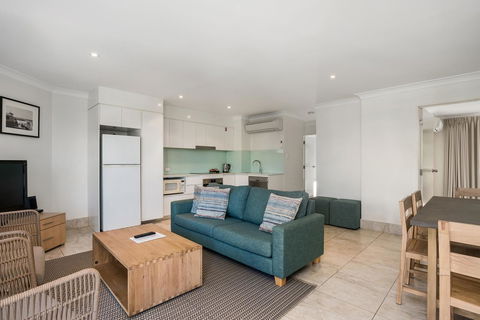 Bayview Beachfront Apartments, In Town Right On The Beach - Northern Rivers Accommodation 41