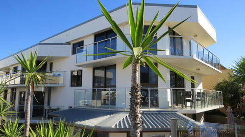 Bayview Beachfront Apartments, In Town Right On The Beach - Northern Rivers Accommodation 14