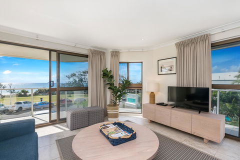 Bayview Beachfront Apartments, In Town Right On The Beach - Northern Rivers Accommodation 36