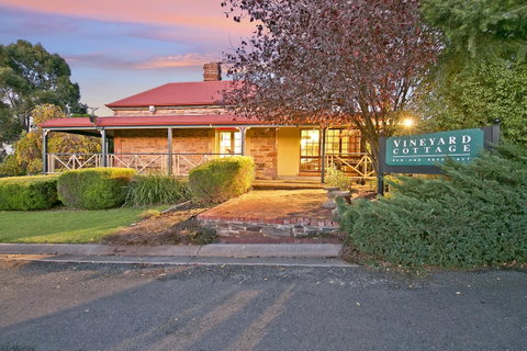 Vineyard Cottage BnB - Northern Rivers Accommodation 8