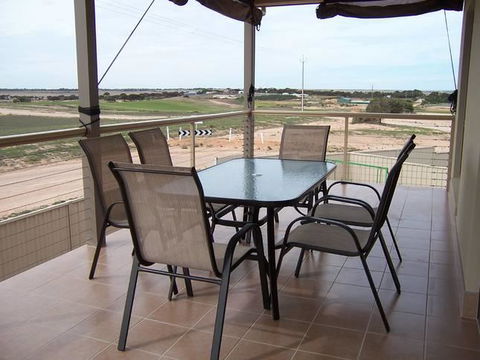 Relax On Par - Northern Rivers Accommodation 11