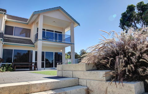Bay Bliss - Northern Rivers Accommodation 0
