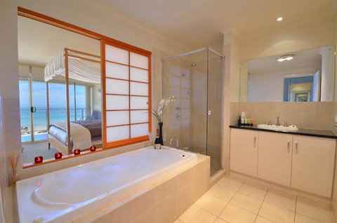 Adelaide Luxury Beach House - Northern Rivers Accommodation 11