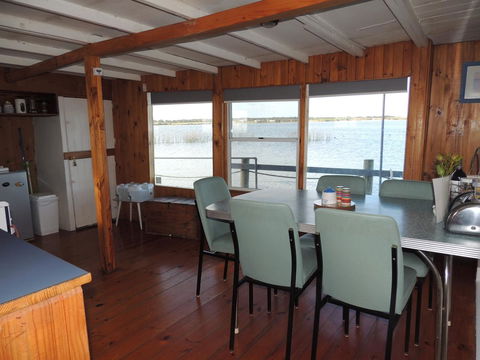 PS Federal Retreat Paddle Steamer Goolwa - Northern Rivers Accommodation 23