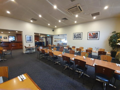 Pier Hotel Port Lincoln - Northern Rivers Accommodation 9