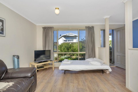 The Lighthouse - Port Willunga - C21 SouthCoast Holidays - Northern Rivers Accommodation 9