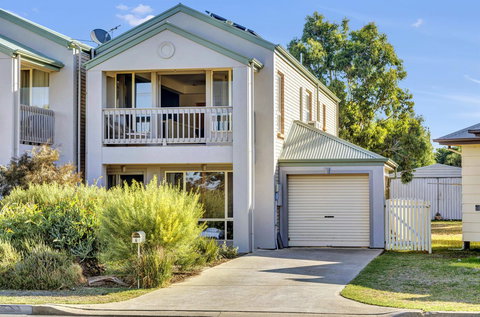 The Lighthouse - Port Willunga - C21 SouthCoast Holidays - Northern Rivers Accommodation 0