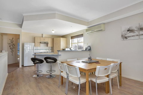 The Lighthouse - Port Willunga - C21 SouthCoast Holidays - Northern Rivers Accommodation 5