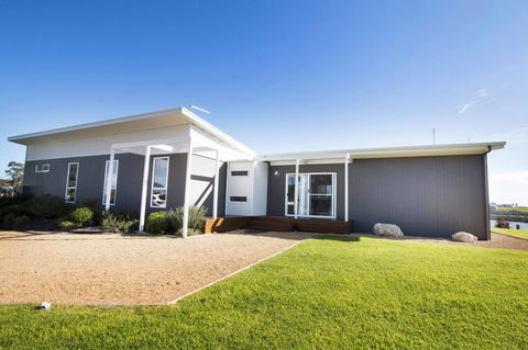 Villa Serra - Northern Rivers Accommodation 0