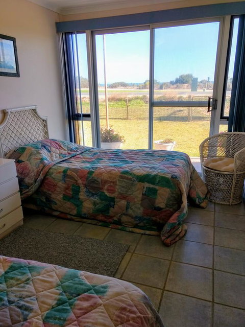 Seafront Shack - Northern Rivers Accommodation 8