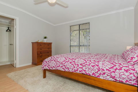 Desert Pea - Northern Rivers Accommodation 9