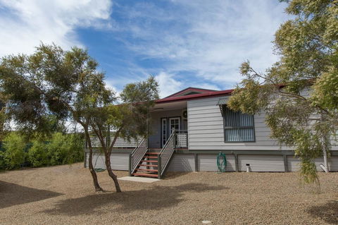 Desert Pea - Northern Rivers Accommodation 11
