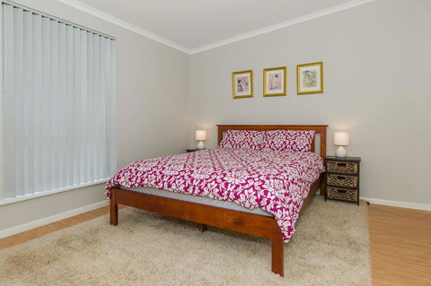 Desert Pea - Northern Rivers Accommodation 8