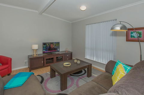 Desert Pea - Northern Rivers Accommodation 3