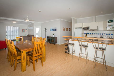 Desert Pea - Northern Rivers Accommodation 5