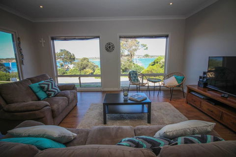 Waterfront On Osprey - Northern Rivers Accommodation 5