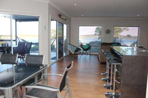 Waterfront On Osprey - Northern Rivers Accommodation 7