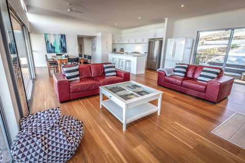 Middle River Beach House - East & West House - Northern Rivers Accommodation 11