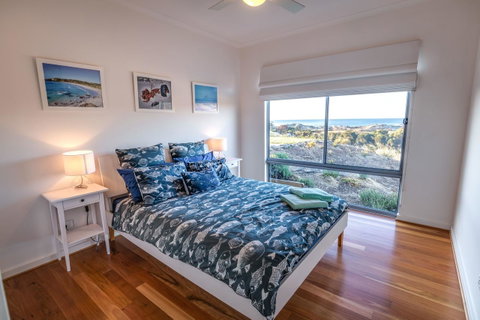 Middle River Beach House - East & West House - Northern Rivers Accommodation 12