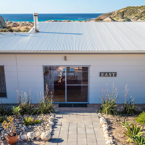 Middle River Beach House - East & West House - Northern Rivers Accommodation 2