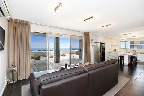 Esplanade Escape - Northern Rivers Accommodation 1