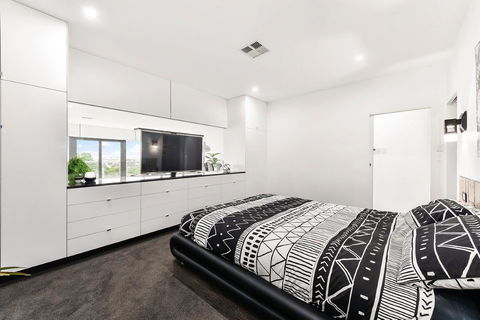 KENNEDY EXECUTIVE TOWNHOUSE - Northern Rivers Accommodation 20