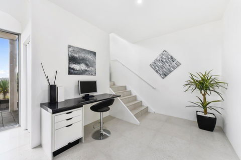 KENNEDY EXECUTIVE TOWNHOUSE - Northern Rivers Accommodation 8