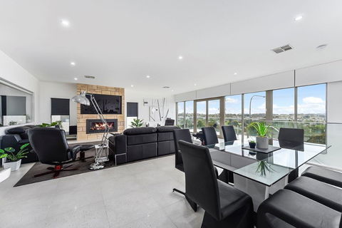 KENNEDY EXECUTIVE TOWNHOUSE - Northern Rivers Accommodation 3